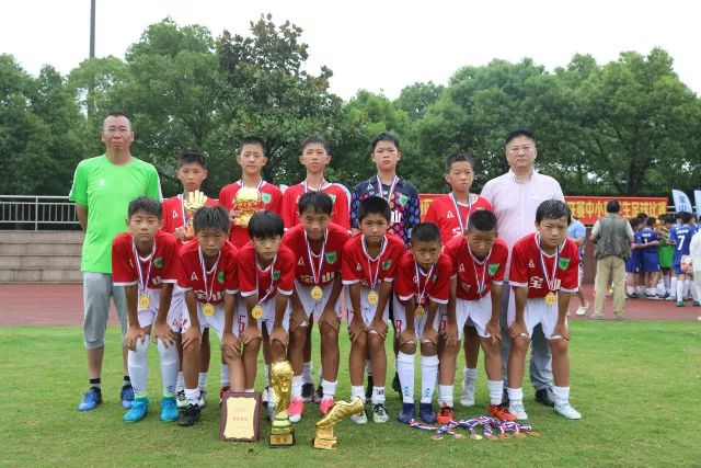 跟队：卡里克屡屡做出灾难性决策，曼联夏窗补强幅度也远远不够